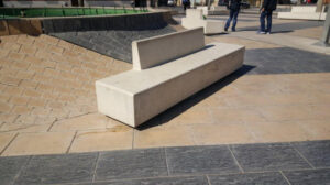 Banc béton robuste avec dossier ANCOURT