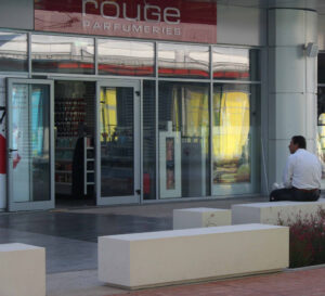 Banc épuré en béton ALVIMARE
