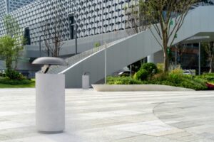 Corbeille béton couvercle acier 70L BASLY