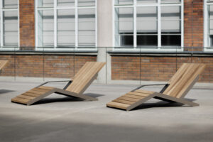 Chaise longue en bois ANGON .