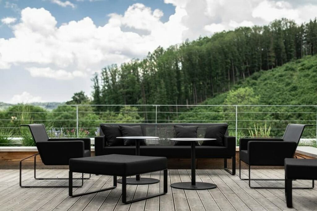Collection R1 | Fauteuil | Canapé | Repose-pieds | Table