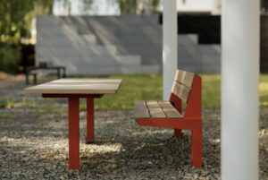 Table picnic longue en bois avec lames verticales L2700mm YZERNAY (4)