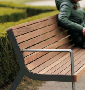 Banc confort avec accoudoirs en bois BORDEAUX (5)