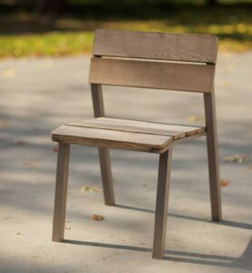 Fauteuil en bois simple ARRIGAS .