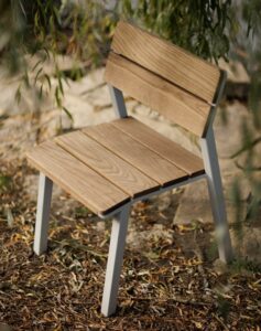 Fauteuil en bois simple ARRIGAS -