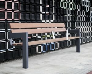 Banc long bois accoudoirs ARNAGE.