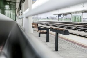 Banc long bois accoudoirs ARNAGE..