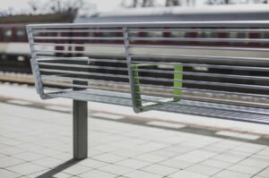 Banc tout acier accoudoirs NANTES.-