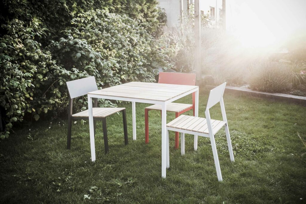 E2 Table carrée bois LCR615