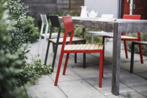 E2 chaise LCR125 en bois et hpl