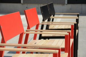 E2 chaise LCR125 en bois et hpl