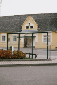 Abribus L4170mm avec parois latérales et banc PANTIN (7)