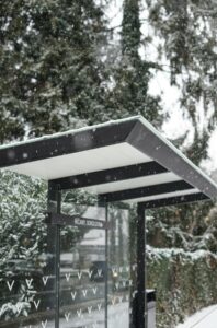 Abribus L4700mm avec banquette bois intégrée MONTREUIL (3)