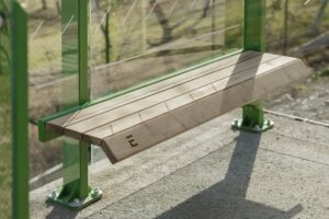 Abribus avec banc bois et 2 parois latérales BOBIGNY (11)