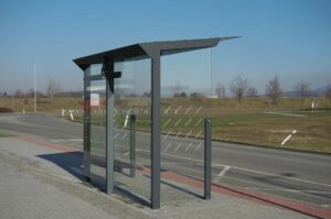 Abribus avec banc bois et 2 parois latérales BOBIGNY (3)