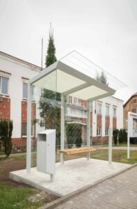 Abribus avec banc bois et 2 parois latérales BOBIGNY (7)