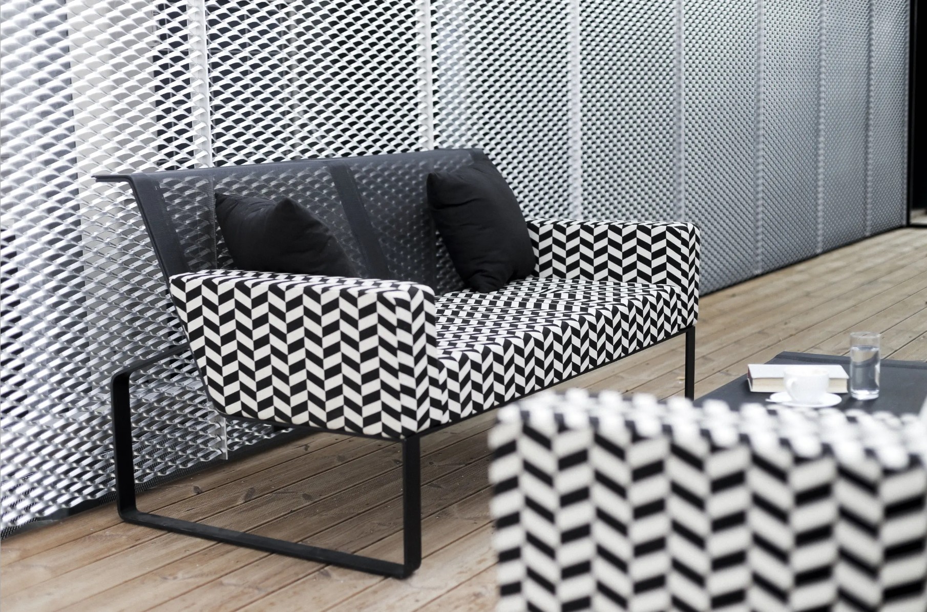 Canapé design tissu accoudoirs outdoor MOÏTA