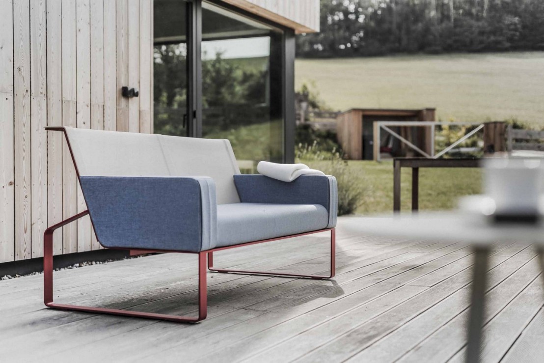 Canapé design tissu accoudoirs outdoor MOÏTA