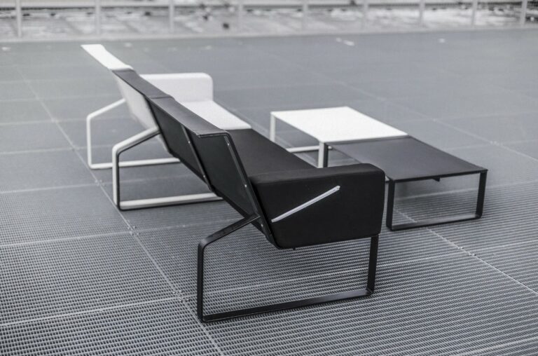 R1 Canapé 2 places avec un accoudoir côté droit MO126