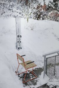 T1 chaise bois avec accoudoirs KL104