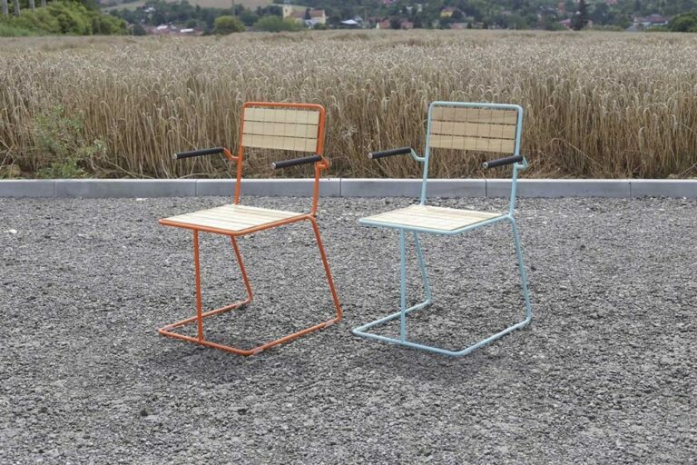 T1 chaise bois avec accoudoirs KL104