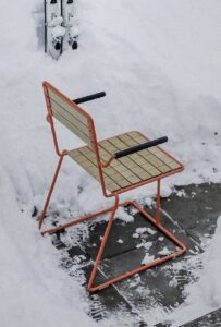 T1 chaise bois avec accoudoirs KL104