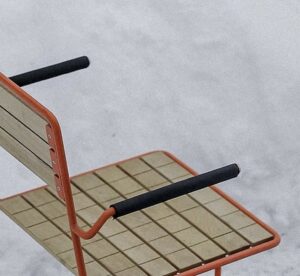 T1 chaise bois avec accoudoirs KL104