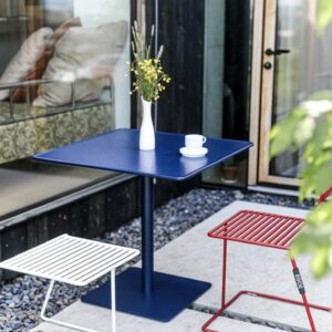 Table de jardin acier coloré SOLARO