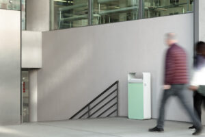 Corbeille de propreté avec couvercle 60L LANNECAUBE.