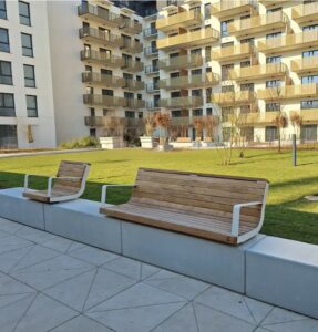 Banc avec accoudoirs sur muret Orthez