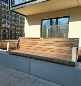 Banc avec accoudoirs sur muret Orthez__