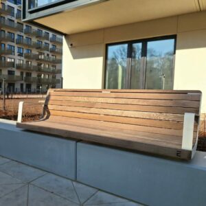 Banc avec accoudoirs sur muret ORTHEZ