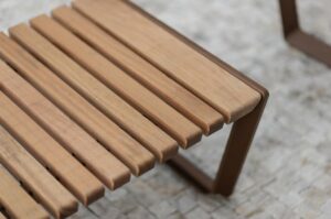 Banc élégant en fonte et bois VEYRIER.