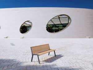 Banc bois lattes étroites LES ANGLES