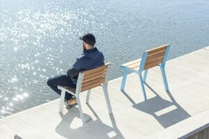 Fauteuil bois lames larges LIRAC-