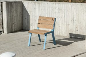 Fauteuil bois lames larges LIRAC.