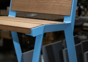 Fauteuil bois lames larges LIRAC..