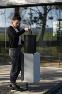 Corbeille habillage acier sur pied à spiter 30L BRIGNAC (3)