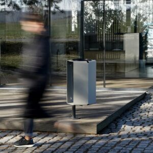 Corbeille habillage acier sur pied à spiter 30L BRIGNAC