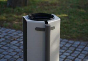 Corbeille habillage acier sur pied à spiter 30L BRIGNAC (7)