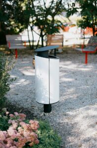 Corbeille sur pied arrondie avec couvercle incliné 45L AVRILLÉ (2)