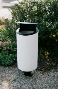 Corbeille sur pied arrondie avec couvercle incliné 45L AVRILLÉ (3)