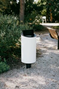 Corbeille sur pied arrondie avec couvercle incliné 45L AVRILLÉ (4)