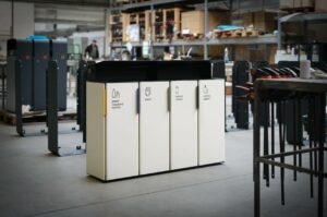 Corbeille tri sélectif tout acier avec protège pluie 4 flux AGDE