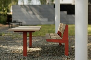 Table de pique-nique en bois lames verticale L1600mm LA BAULE