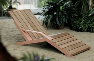 Chaise longue en bois avec accoudoir gauche SEVRIER