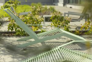 Chaise longue tout acier avec accoudoir gauche LA FORCLAZ (4)