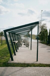 Abri fumeurs L4170mm entièrement vitré avec cendrier CRÉTEIL(4)