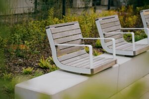 Fauteuil avec accoudoirs à fixer sur muret CENON (2)