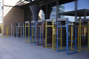 Tabouret bois de bar avec dossier pour jardin FRASSETO